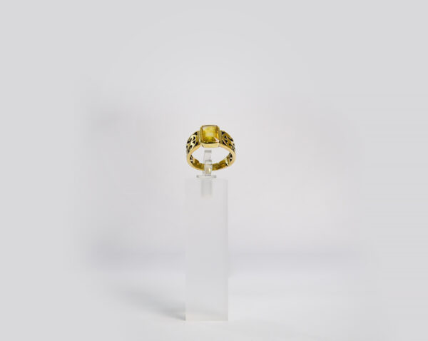 yellow sapphire ring for business growth